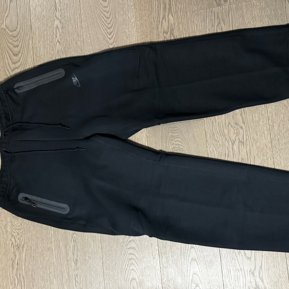 men’s Nike tech sweatpants